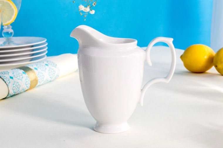 Olśniewająco biały porcelanowy dodatek do każdego domu