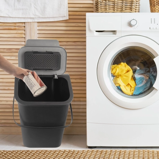 Pokrywa z praktycznym systemem klik