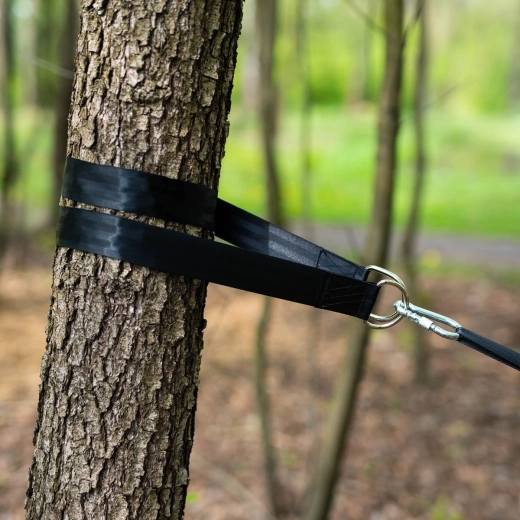 Stabilne mocowanie ze stalowymi klamrami D