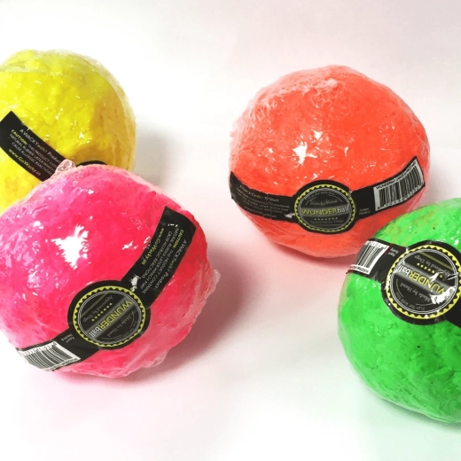 Odpowiednia do wody i dobrze widoczna