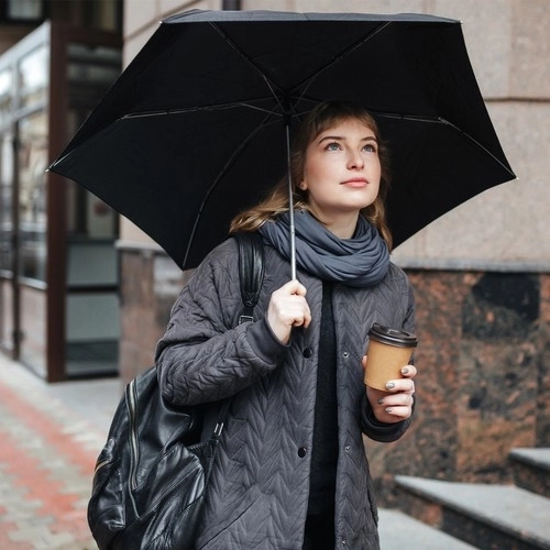 Solidna konstrukcja na deszczowe dni w mieście