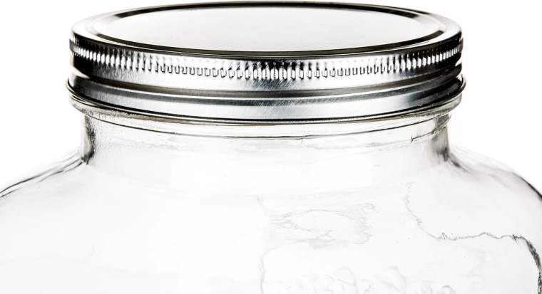 Szeroki wlew dla łatwego napełniania