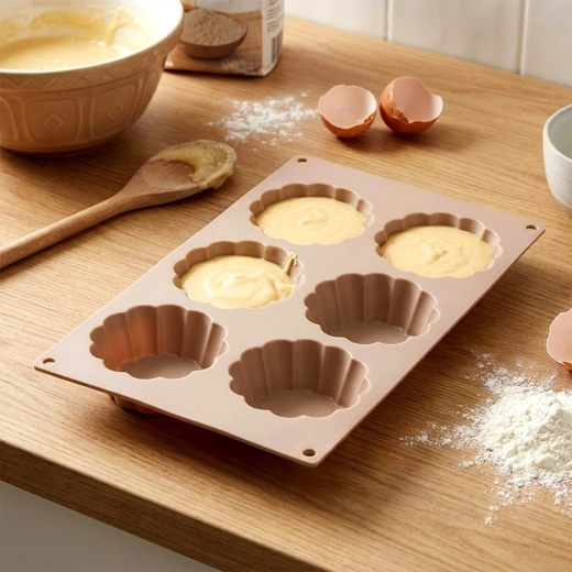 Łatwe wyjmowanie dzięki elastycznemu silikonowi