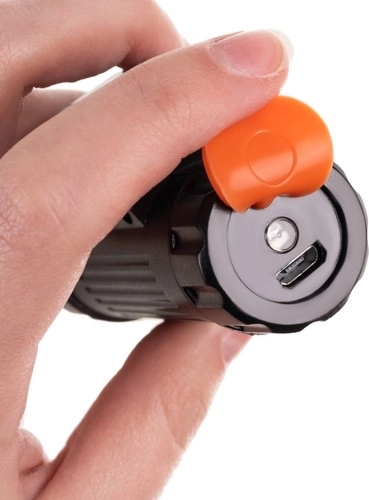 Ładowanie USB i magnes do pracy bez użycia rąk