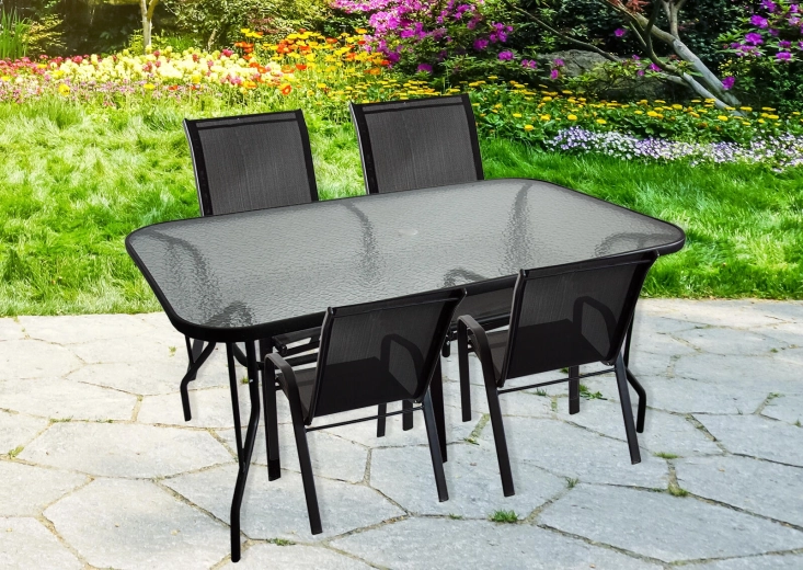 Wytrzymała stalowa konstrukcja na każdą pogodę