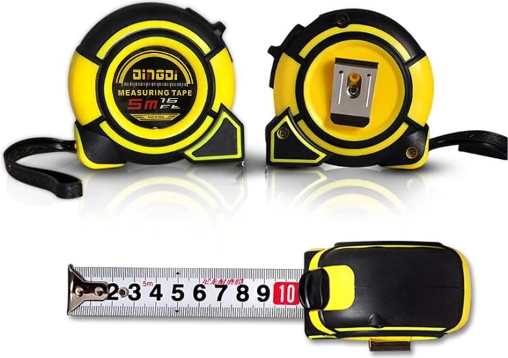 Wytrzymała obudowa, klips i pętla do noszenia