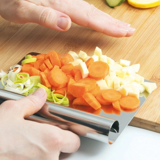 Szybkie zbieranie i przenoszenie posiekanych składników