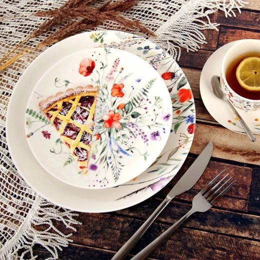 Praktyczna średnica 20,5 cm do deserów i przekąsek