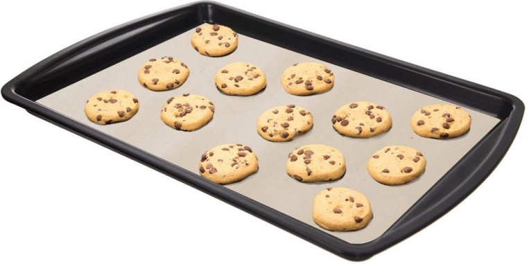 W 100% nieprzywierająca powierzchnia dla bezproblemowego pieczenia