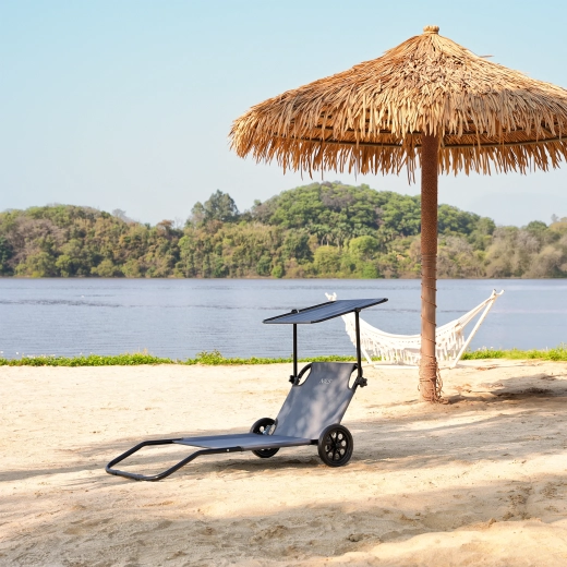 Regulowany daszek dla przyjemnego cienia