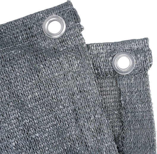 Stabilne mocowanie dzięki metalowym oczkom