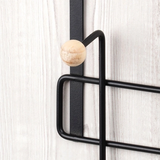 Wytrzymały metal i delikatne dla tkanin drewno