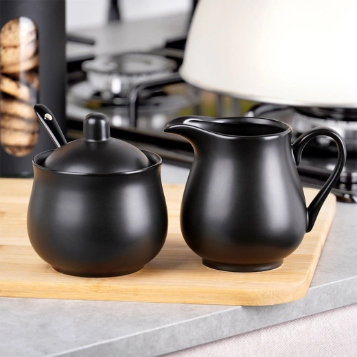 Elegancki czarny design na każdy stół