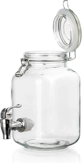 Wieczko z klamrą i szczelnym zamknięciem