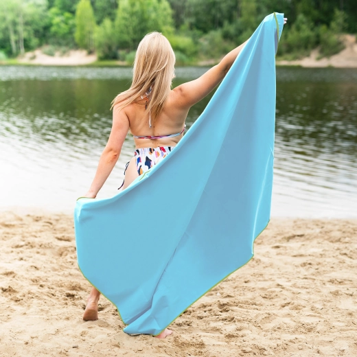 Idealny towarzysz na plażę i w podróż