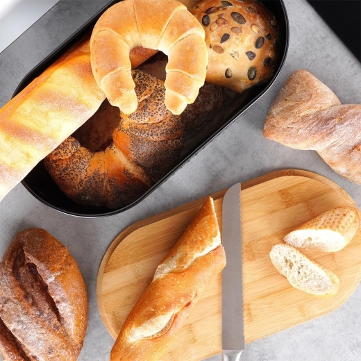 Pokrywa z drewna służy jako deska do krojenia