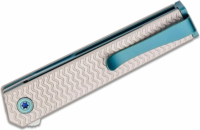 Teksturowana aluminiowa rękojeść i klips kieszeniowy