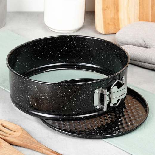 Równomierne pieczenie i solidna konstrukcja