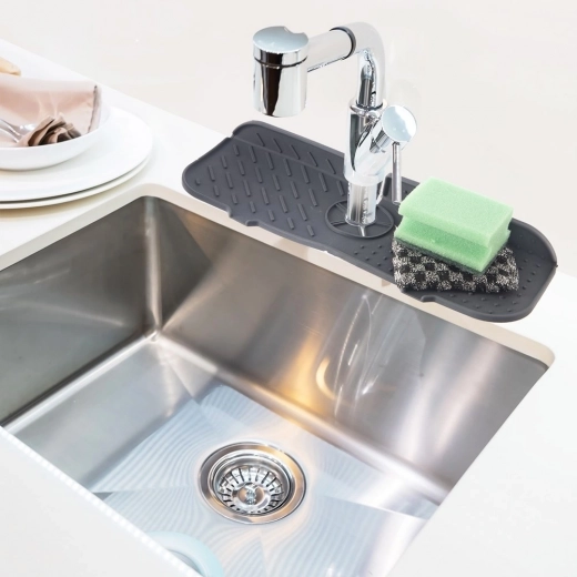 Czysta i sucha przestrzeń wokół baterii