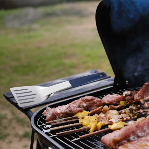 Bezpieczny chwyt i praktyczne zawieszenie