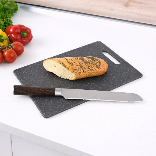 Idealny rozmiar 30 × 20 cm do codziennego krojenia