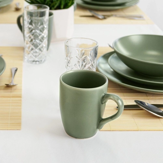 Nowoczesna matowa zieleń do stylowego nakrycia stołu