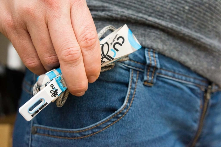 Wygodny pasek i dyspenser na woreczki