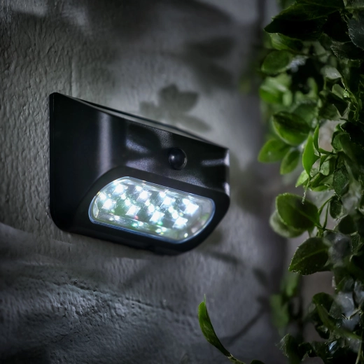 Solarny kinkiet ścienny z czujnikiem ruchu i 8 diodami LED