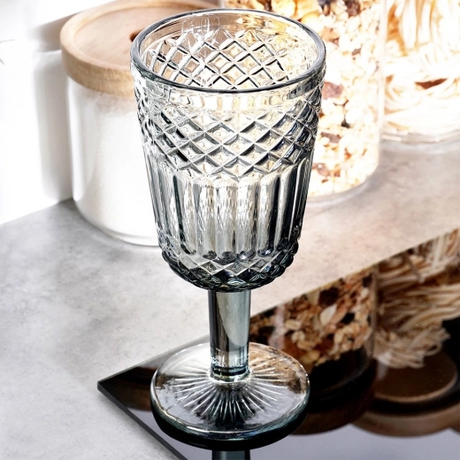 Stylowy dymny czarny design