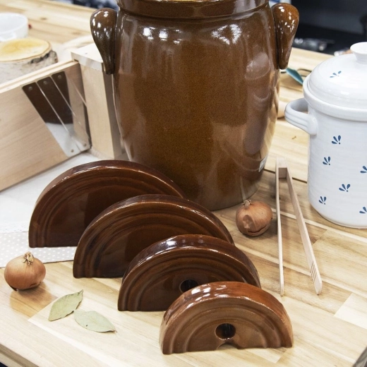 Stały nacisk dla bezpiecznego kiszenia