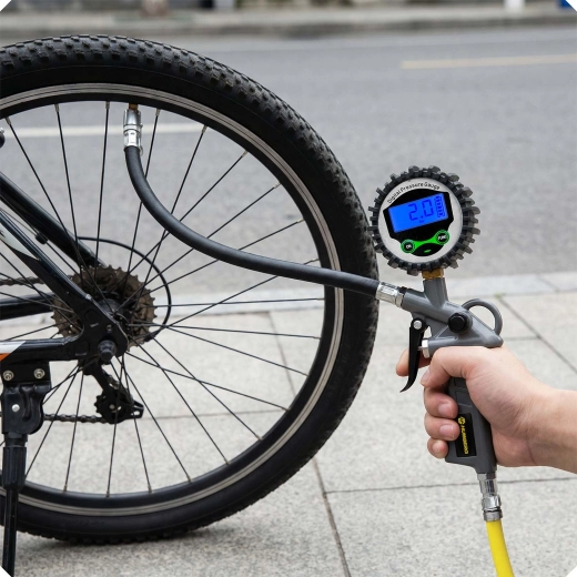 Wygodne pompowanie z elastycznym wężem 34 cm