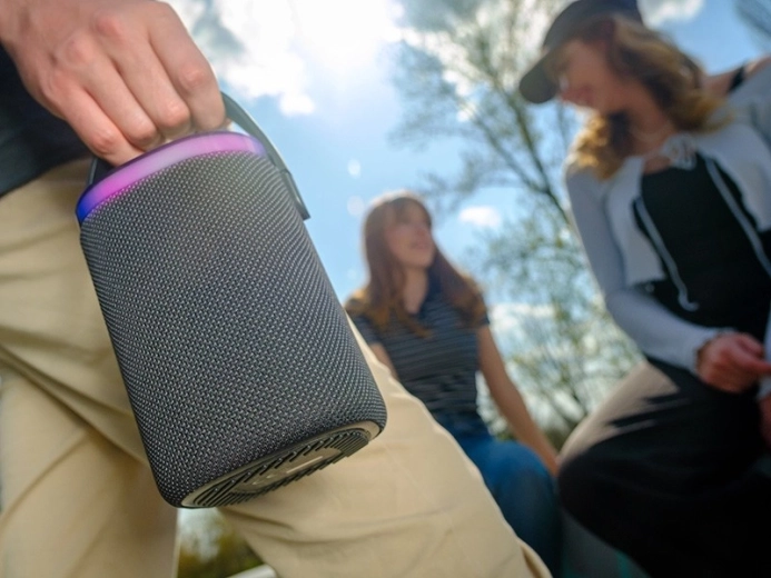 Odporność IPX5 i łatwe przenoszenie