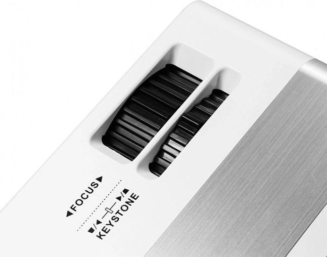 Precyzyjna regulacja ostrości i keystone