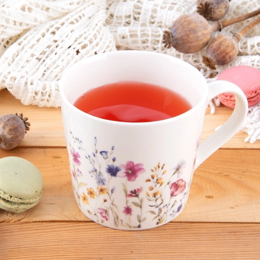 Delikatny kwiatowy dekor i wygodne ucho