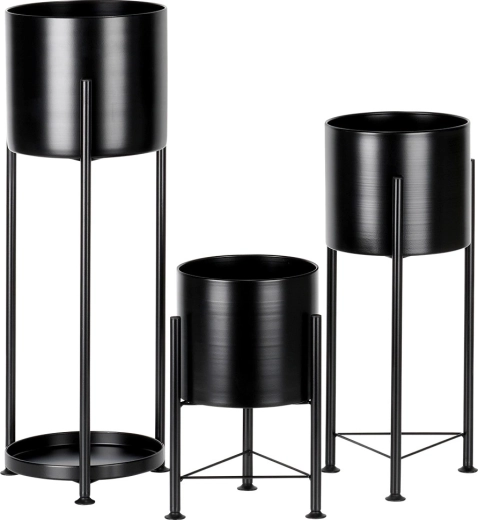 Solidna metalowa konstrukcja w stylowej czerni