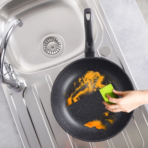 Kompatybilny ze wszystkimi kuchenkami i łatwe czyszczenie