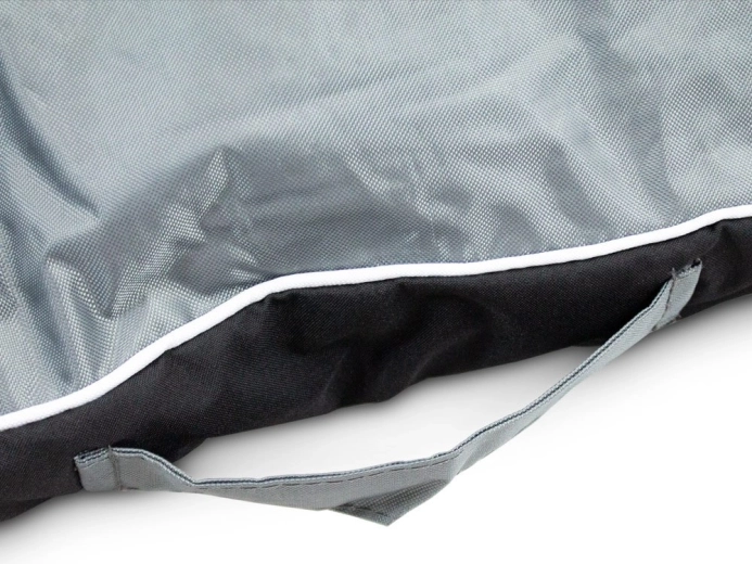 Antypoślizgowy spód trzyma się podłoża