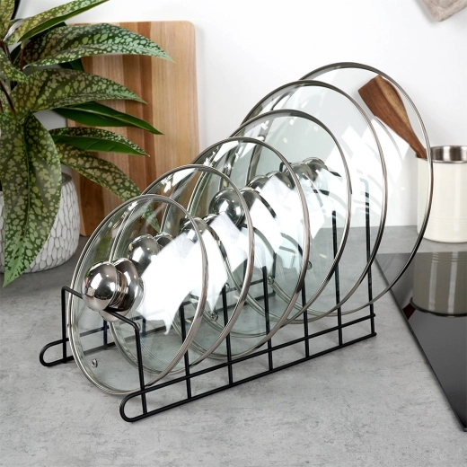 Wytrzymała metalowa konstrukcja w czerni