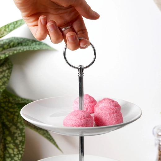 Solidny metalowy uchwyt do łatwego przenoszenia