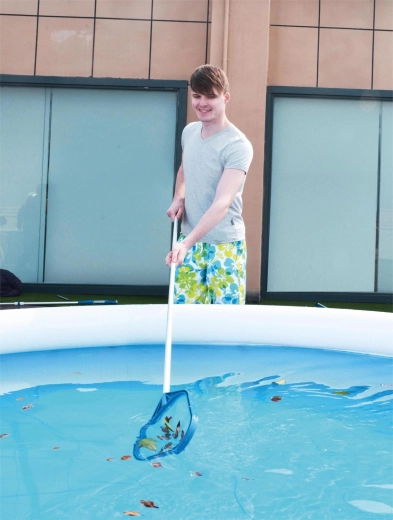 Delikatna siatka do liści dla czystej tafli