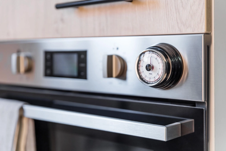 Mocny magnes dla łatwego umieszczenia