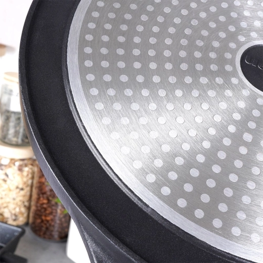 Kompatybilna z indukcją i wszystkimi typami kuchenek