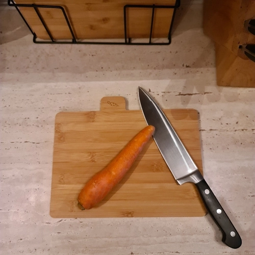 Loftowy metalowy stojak oszczędza miejsce