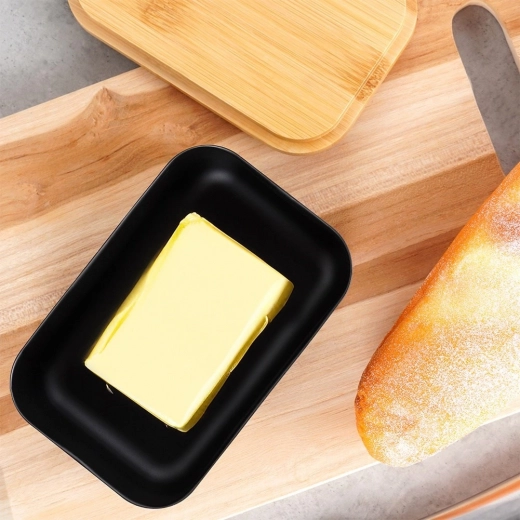 Utrzymuje masło dłużej świeże