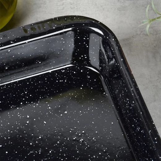 Praktyczne wymiary i wysokie brzegi