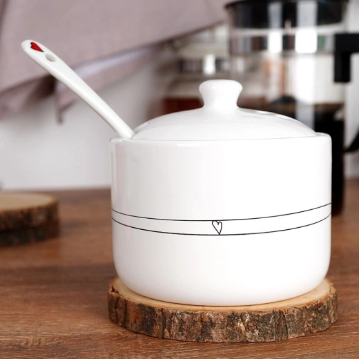 Praktyczne serwowanie z pokrywką i łyżeczką