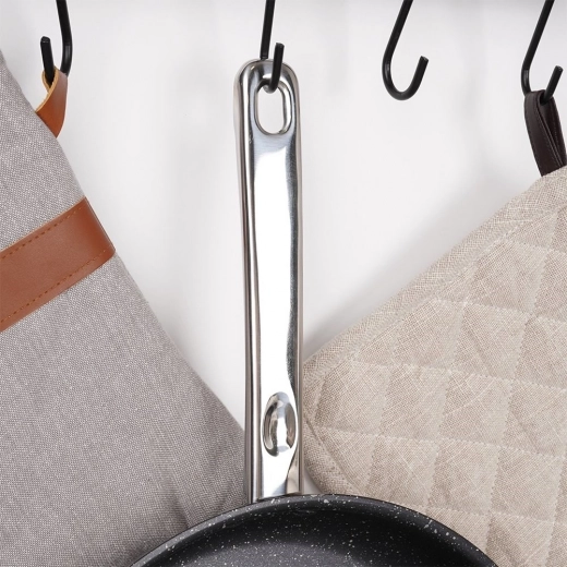 Wytrzymała konstrukcja ze stali nierdzewnej i wygodne zawieszanie