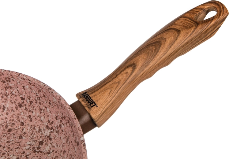 Wygodny uchwyt soft touch w dekorze drewna