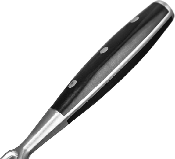 Ergonomiczna rękojeść z potrójnym nitowaniem