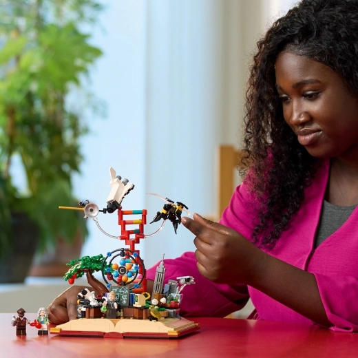 Ikoniczni naukowcy jako minifigurki